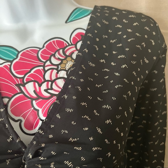 7 Day Wknd Black Long Sleeve Crop Twisted Front Blouse - Picture 2 of 4